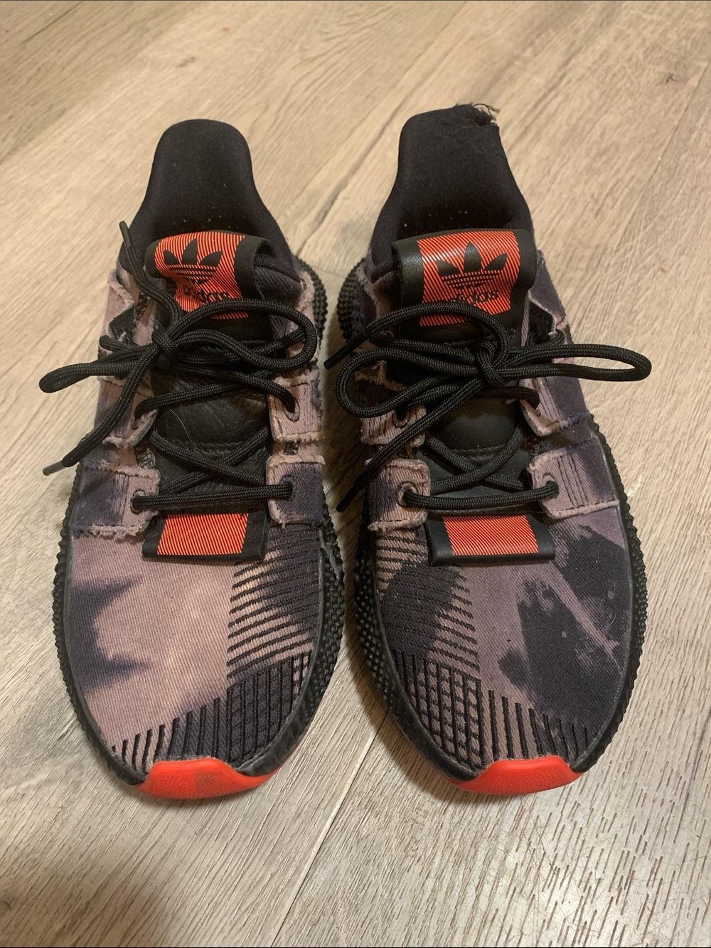 adidas Men’s Black and Red Graphic Prophare size 5 Sneakers
